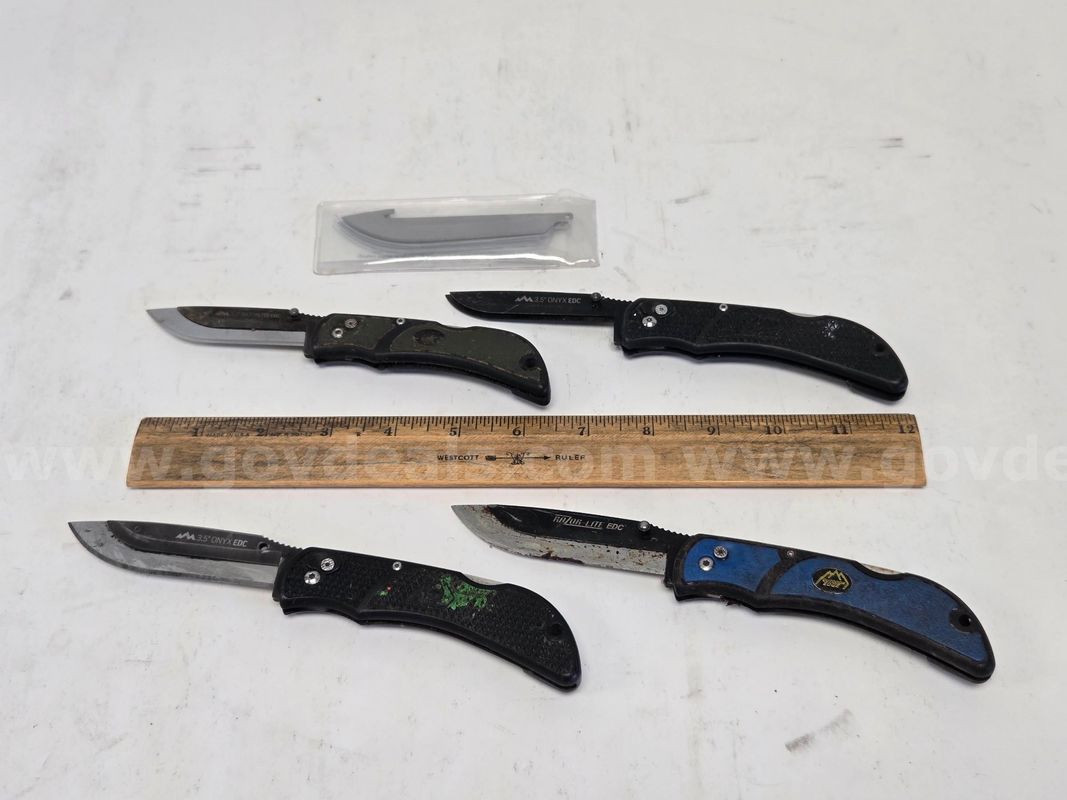 Outdoor Edge Knives w/ Extra Blades (Anchorage, AK)