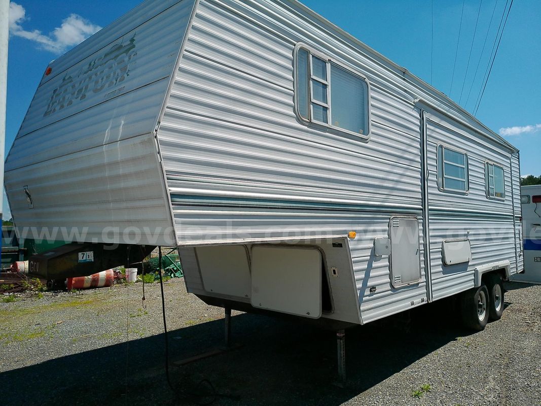 SKYLINE LAYTON FIFTH WHEEL CAMPER