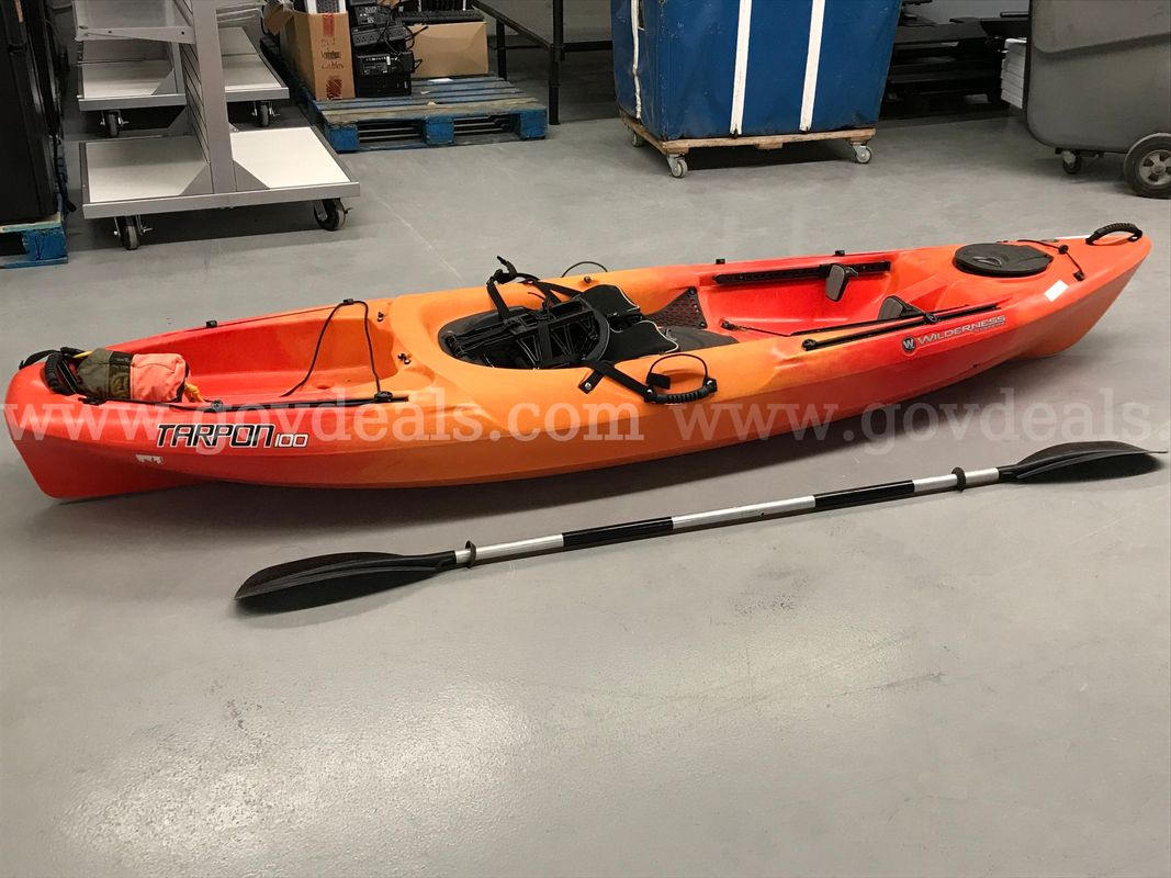 Wilderness Systems Tarpon 100 Kayak w/Paddle