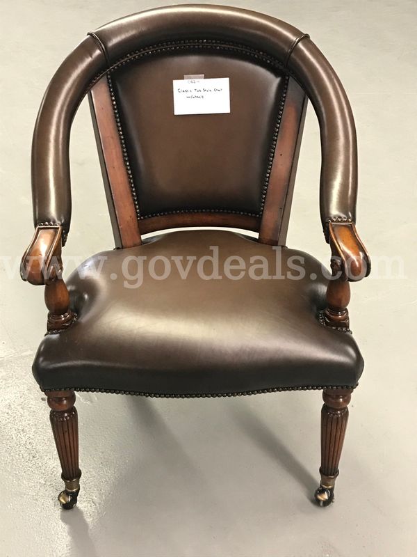 Classic Tub Style Chair w/Wheels