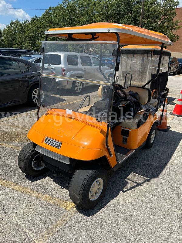 2010 EZ--go golf cart