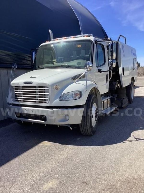 2016 Freightliner M2 106 STREET SWEEPER