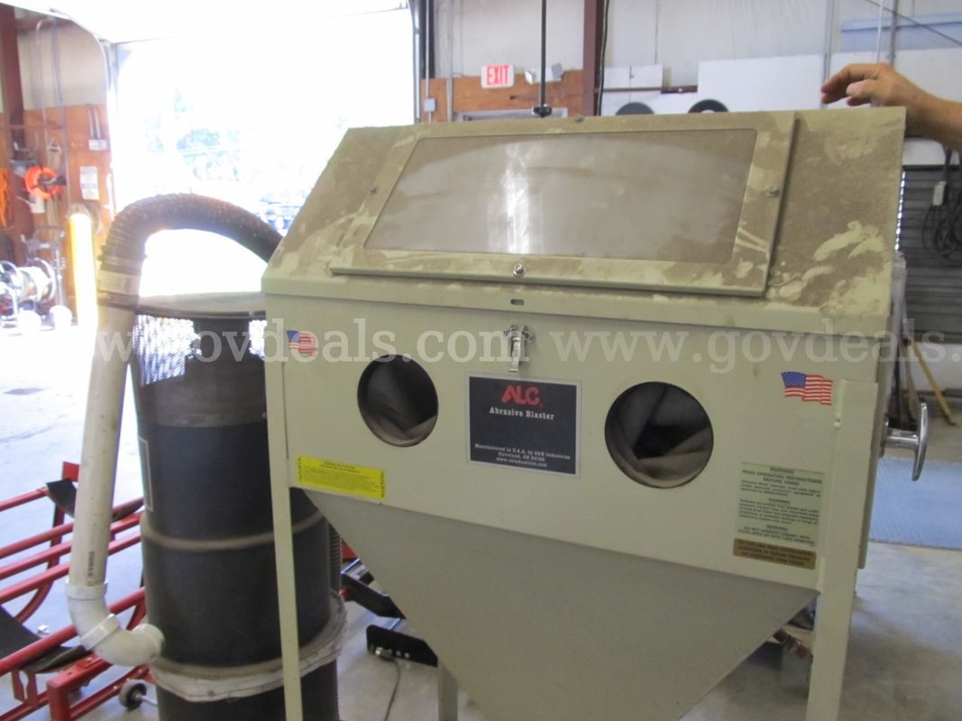 Abrasive Sand Blaster Cabinet with Dusk Collector