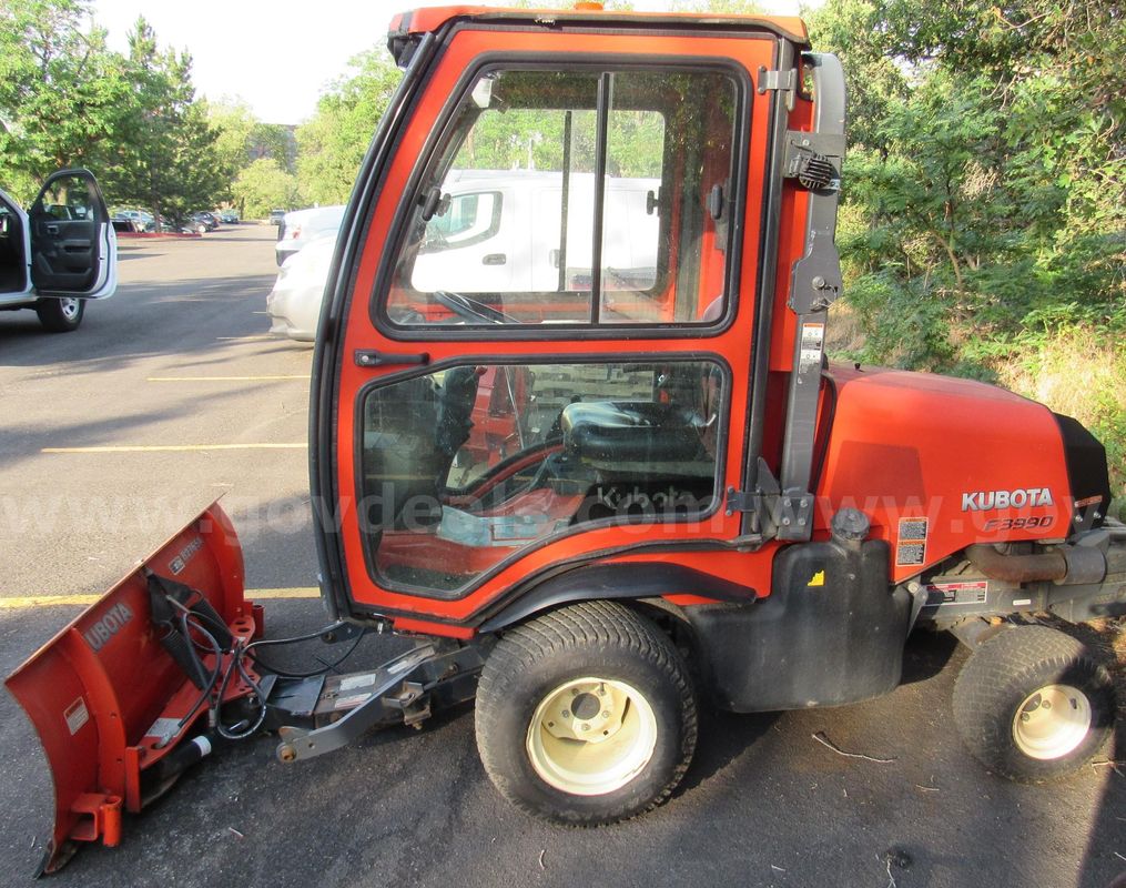 Kubota F3990 Tractor with Attachments U3497 - VO6229