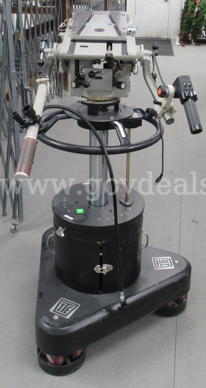 Vinten Camera Mount Pedestal Stand U3528