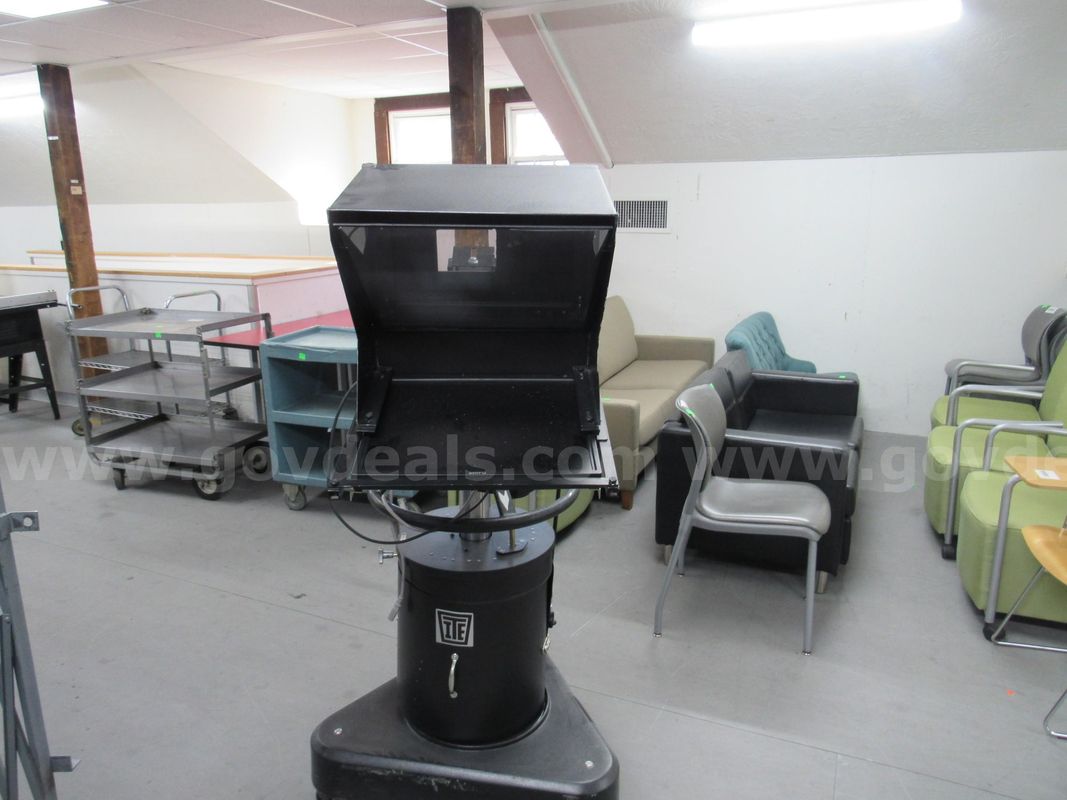 Vinten Camera Mount Pedestal Stand U3529