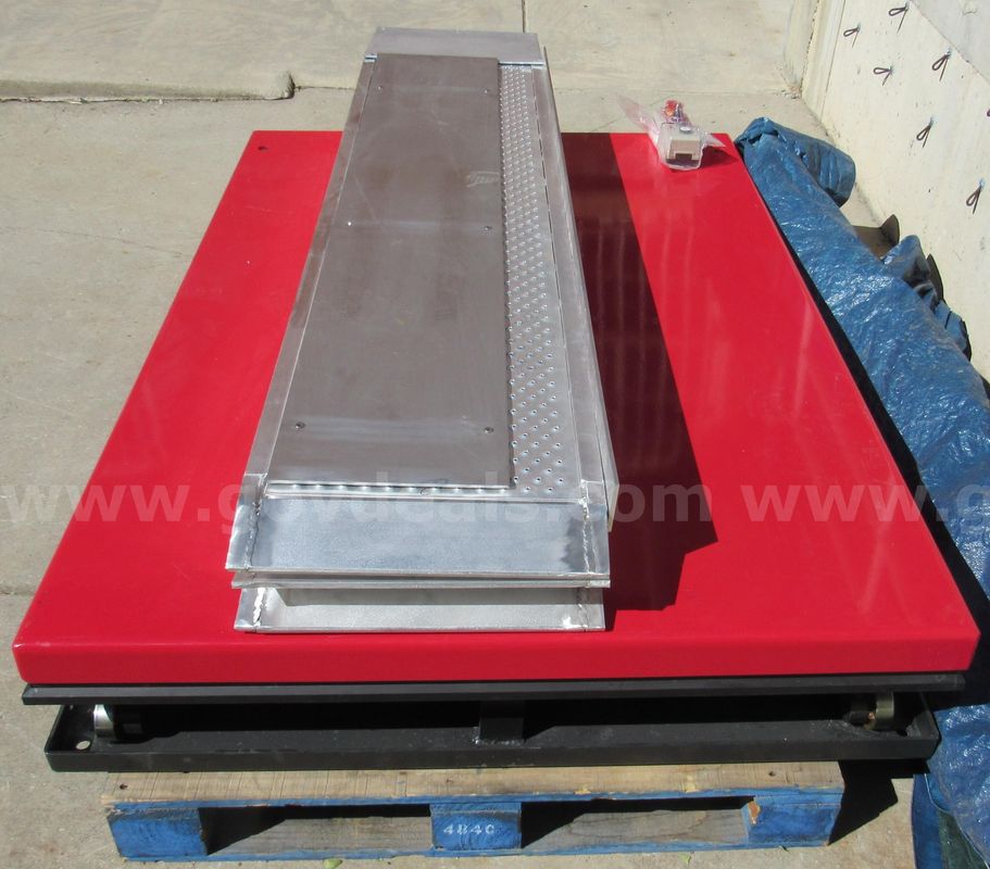 Uline Electric Lift Table w/Aluminum Ramp U3571