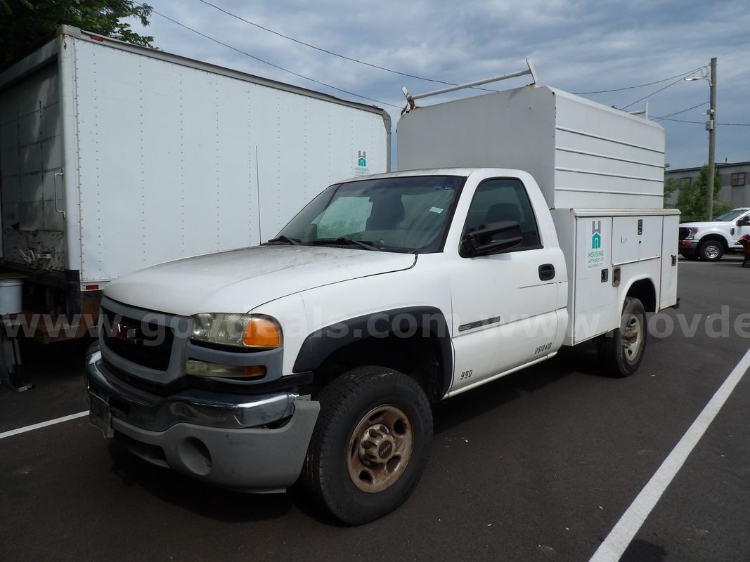 2006 GMC Sierra 2500HD Work Truck Long Bed 2WD