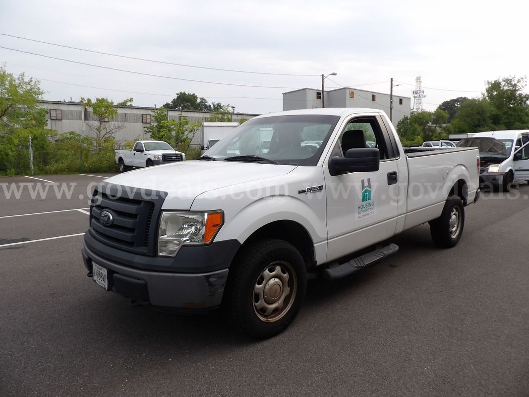 2011 Ford F-150 XL 8-ft. Bed 4WD (Low Miles)