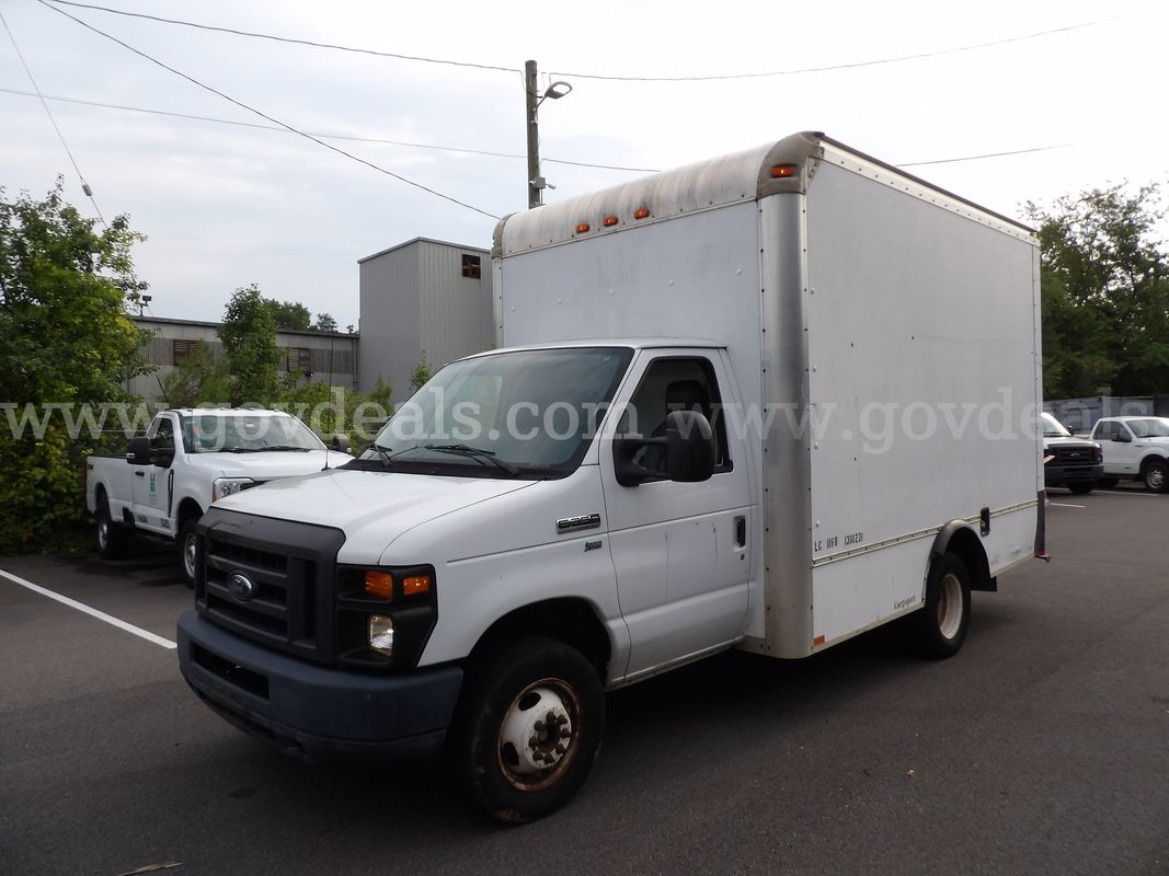 2013 Ford Econoline E-350 SD Box Truck (Low Miles)