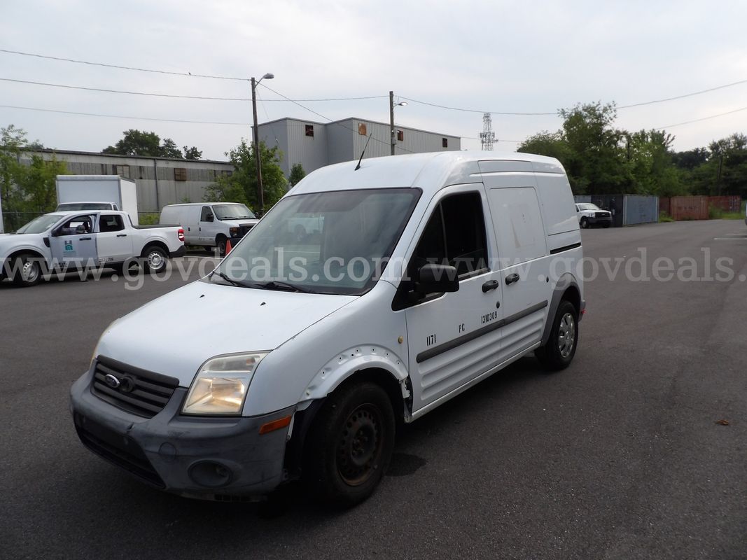 2013 Ford Transit Connect (Low Miles)