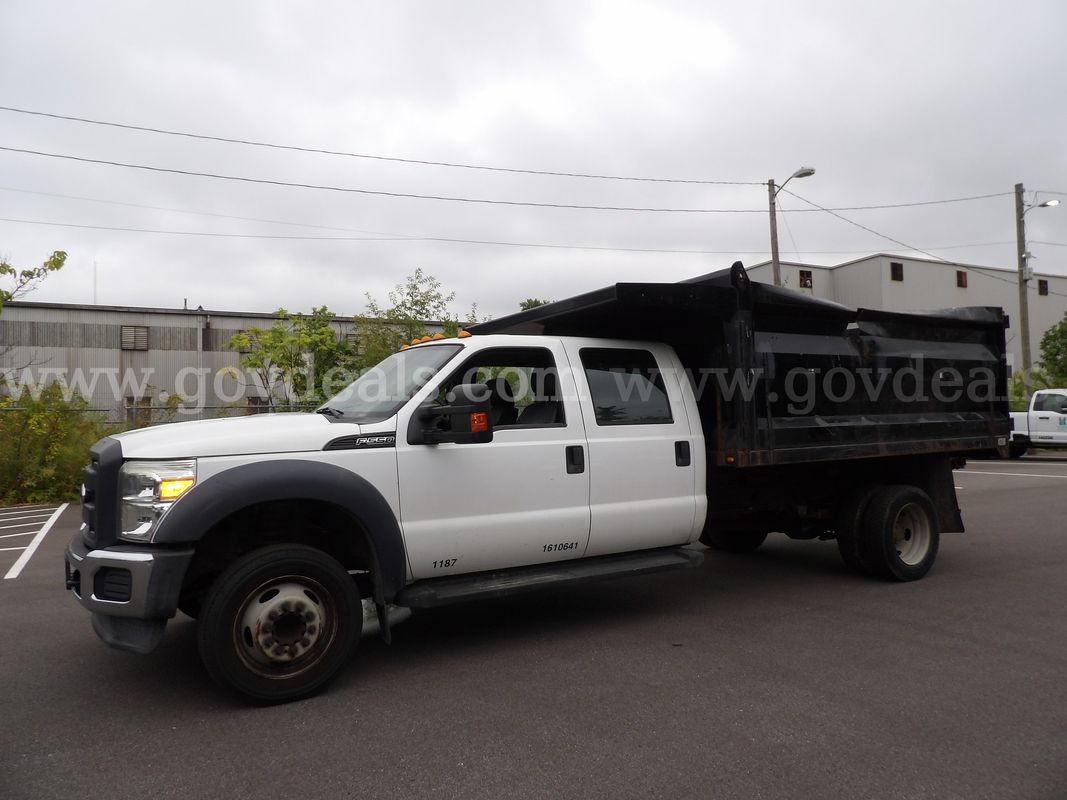 2016 Ford F-550 XL SD with Dump Bed (Low Miles)