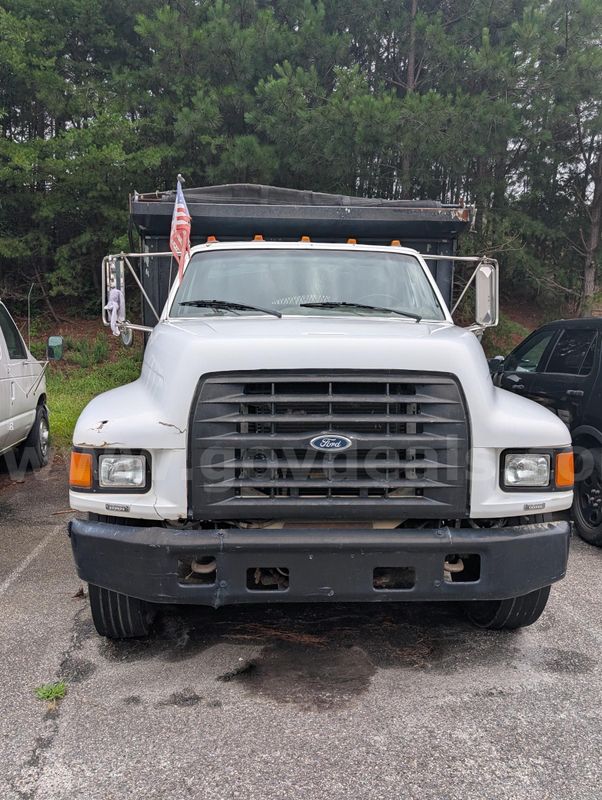 1999 Ford F800
