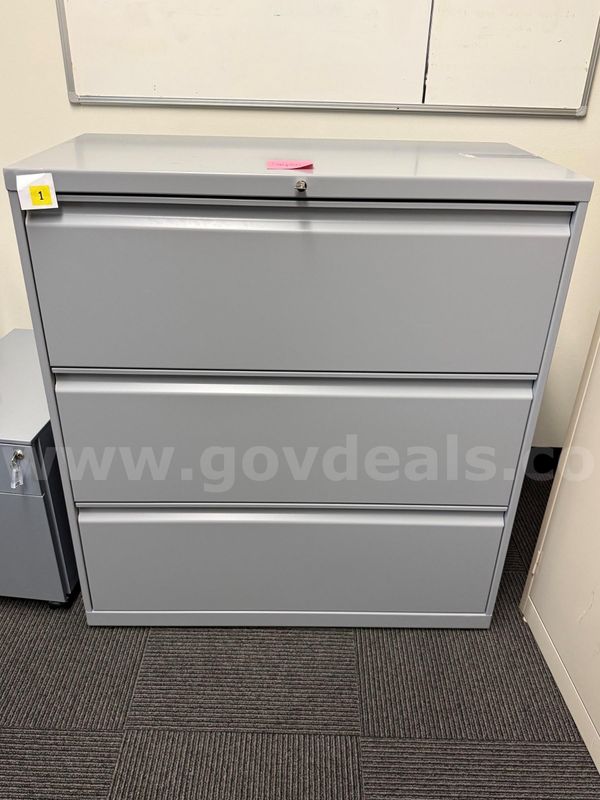 (1) 3 Drawer Lateral File Cabinet