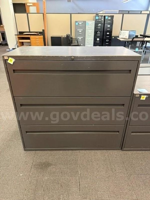 (1) 3 Drawer Lateral File Cabinet Without Key