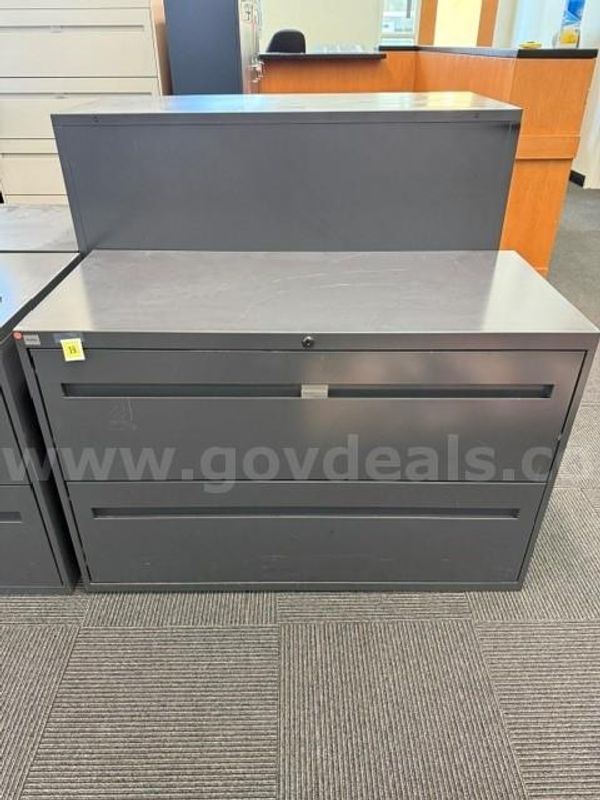 (1) 2 Drawer Lateral File Cabinet