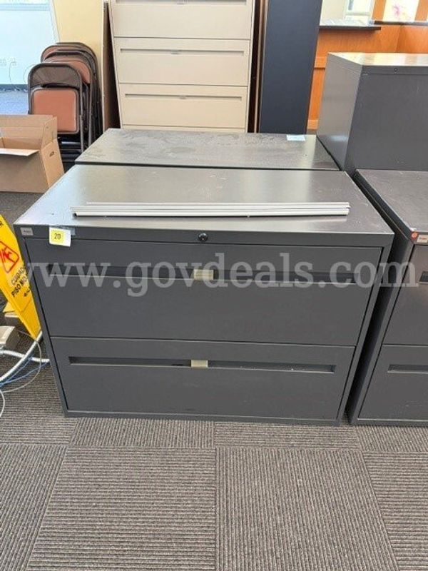 (1) 2 Drawer Lateral File Cabinet Without Key
