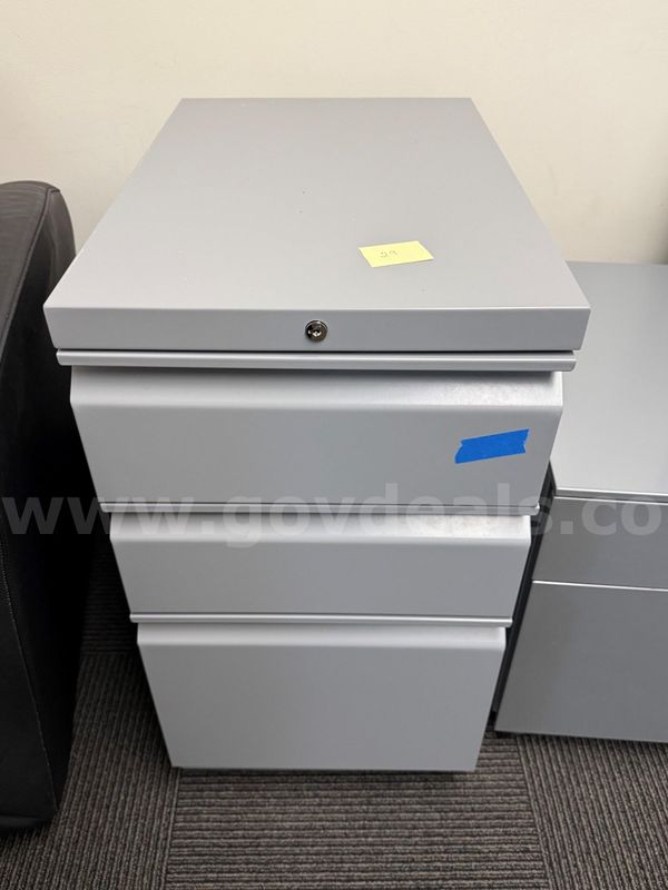 (1) 3 Drawer Lateral File Cabinet
