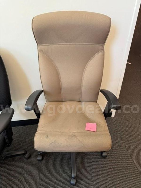 (1) Tan Task Chair (Tall back)