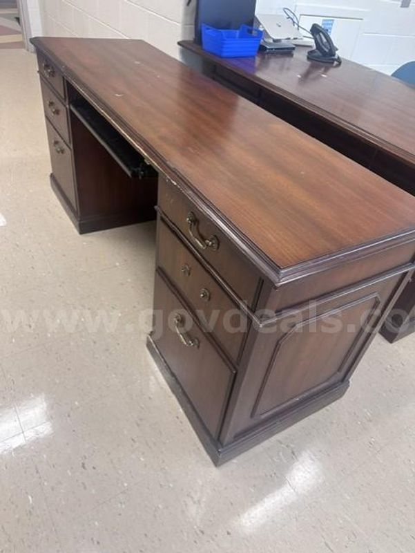 (1) Wooden Desk