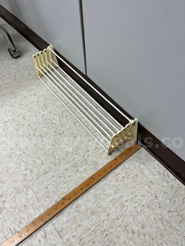 (1) Collapsible Wall Mounted Clothes Drying Rack