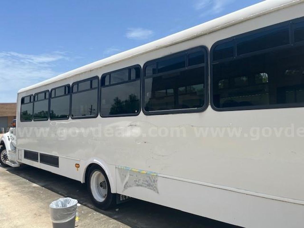 2011 Ford F-650 Multi Passenger Bus