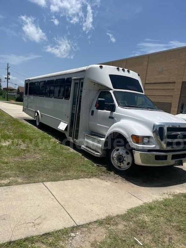 2011 Ford F-650 Shuttle Bus