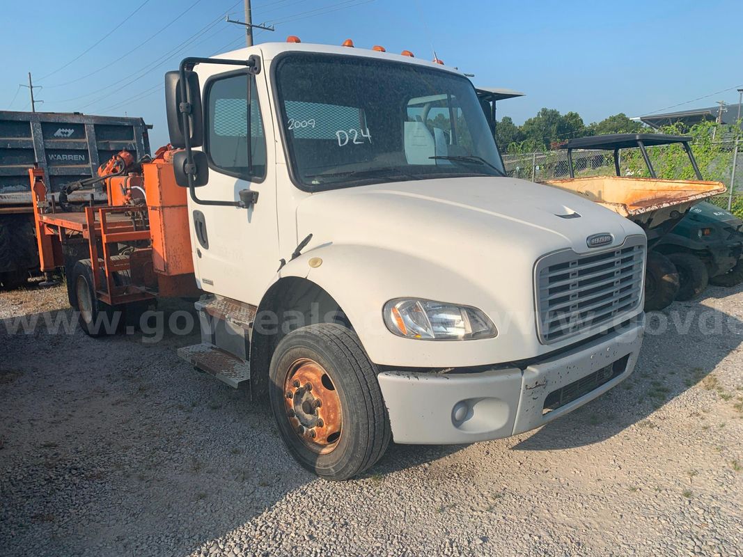 2009 Freightliner M2 106 WITH DRILL ATTACHED