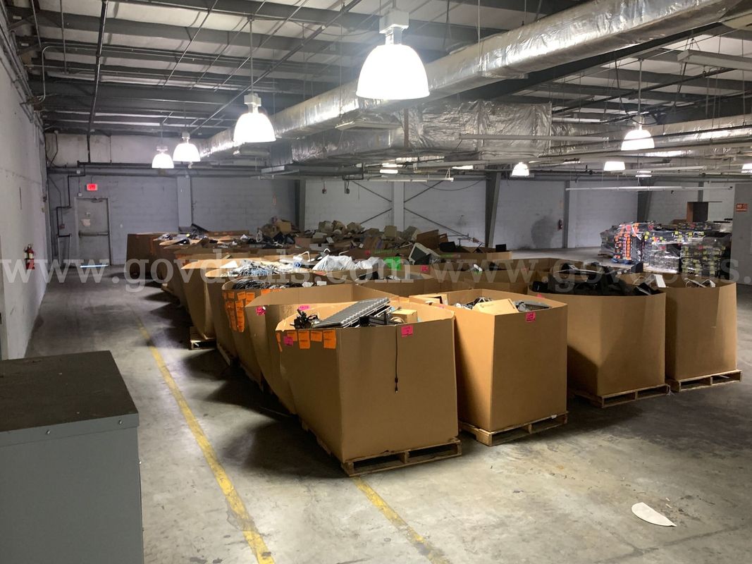1 Lot (48 Pallets) of monitors, accessories and other electronics