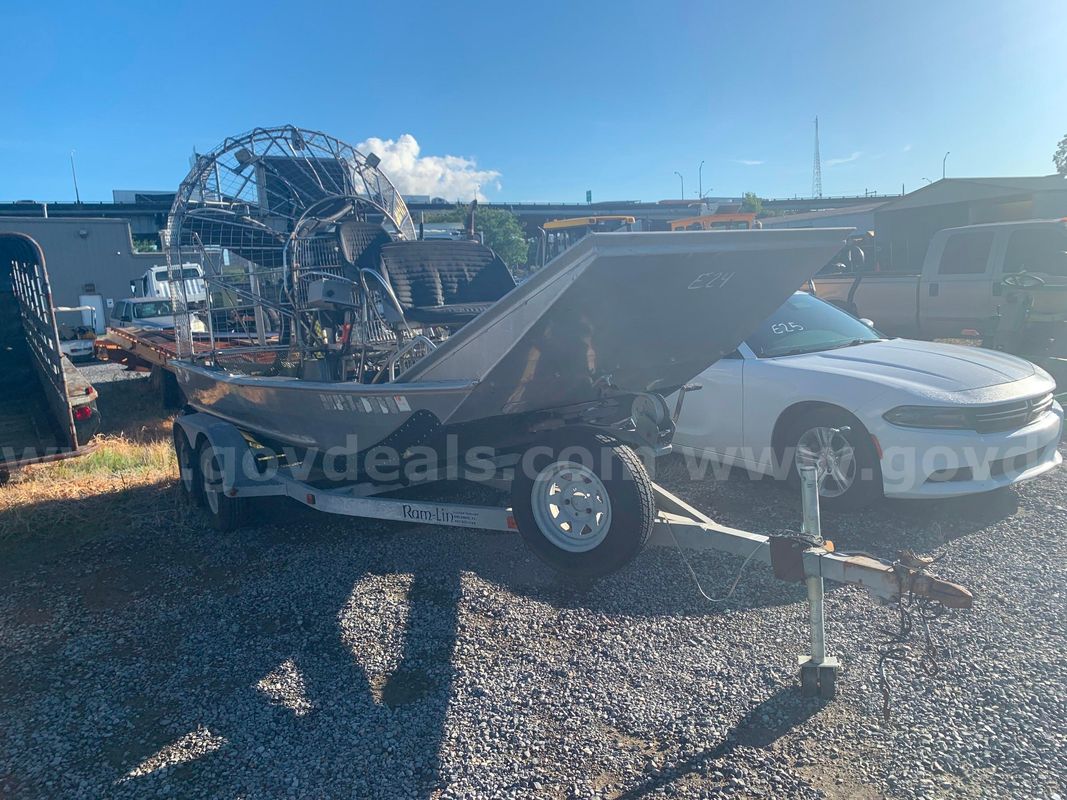 Pathmaker Airboat With Trailer