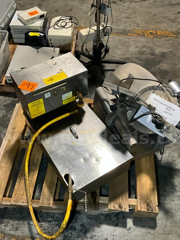 Kitchen Equipment (2 pcs)
