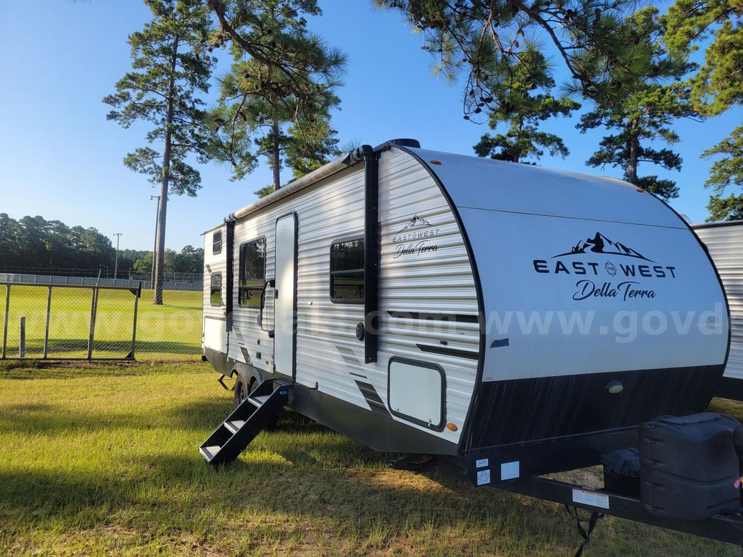 2022 Della Terra Travel Trailer