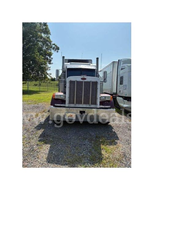 2002 Peterbilt 379 Tractor Truck w/ Trailer