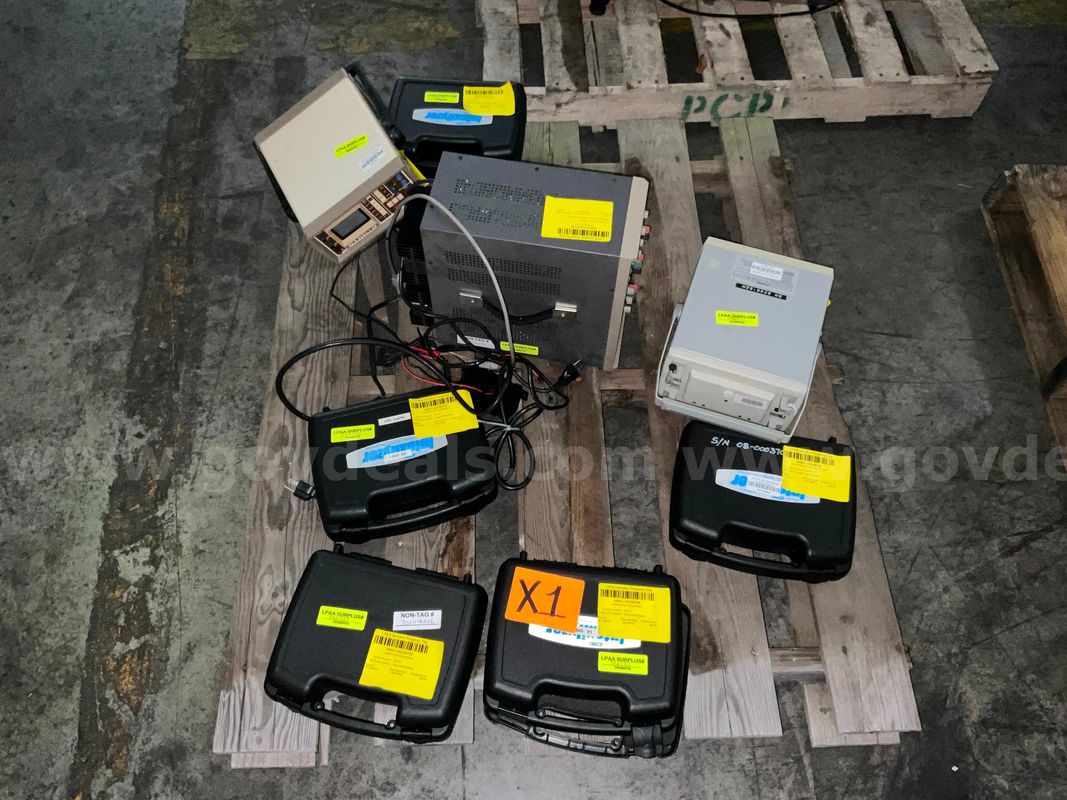Lab Equipment (8 pcs)