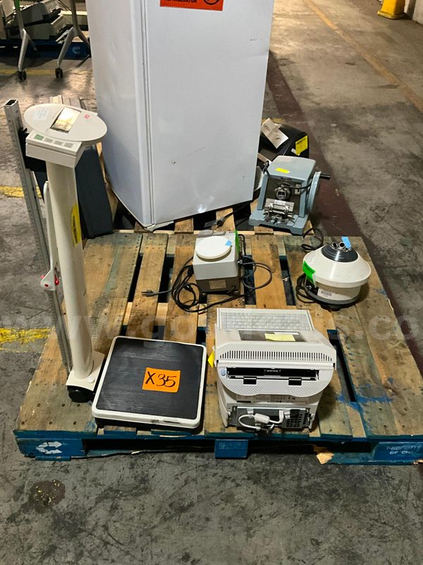 Lab Equipment (4 pcs)