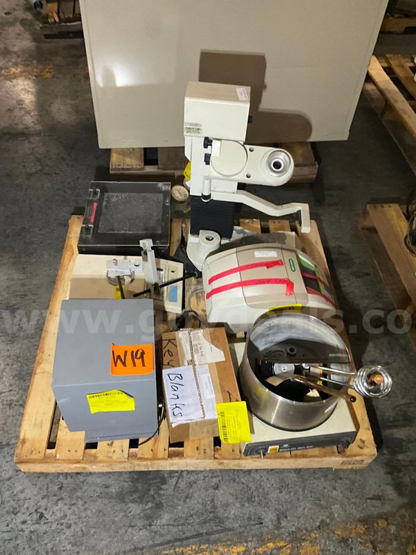 Lab Equipment (8 pcs)