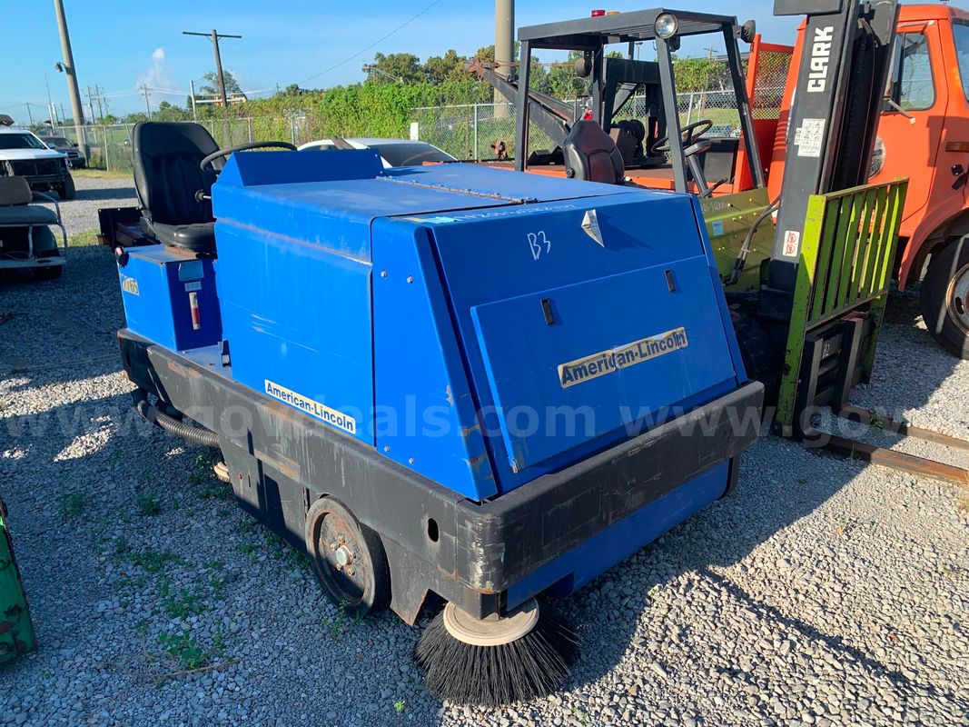 AMERICAN LINCOLN FLOOR SCRUBBER
