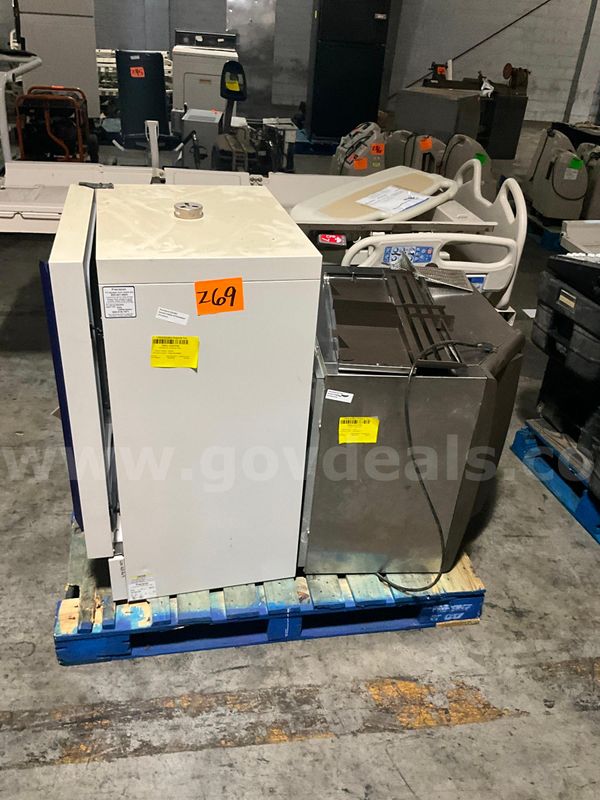 Lab Equipment (2 pcs)
