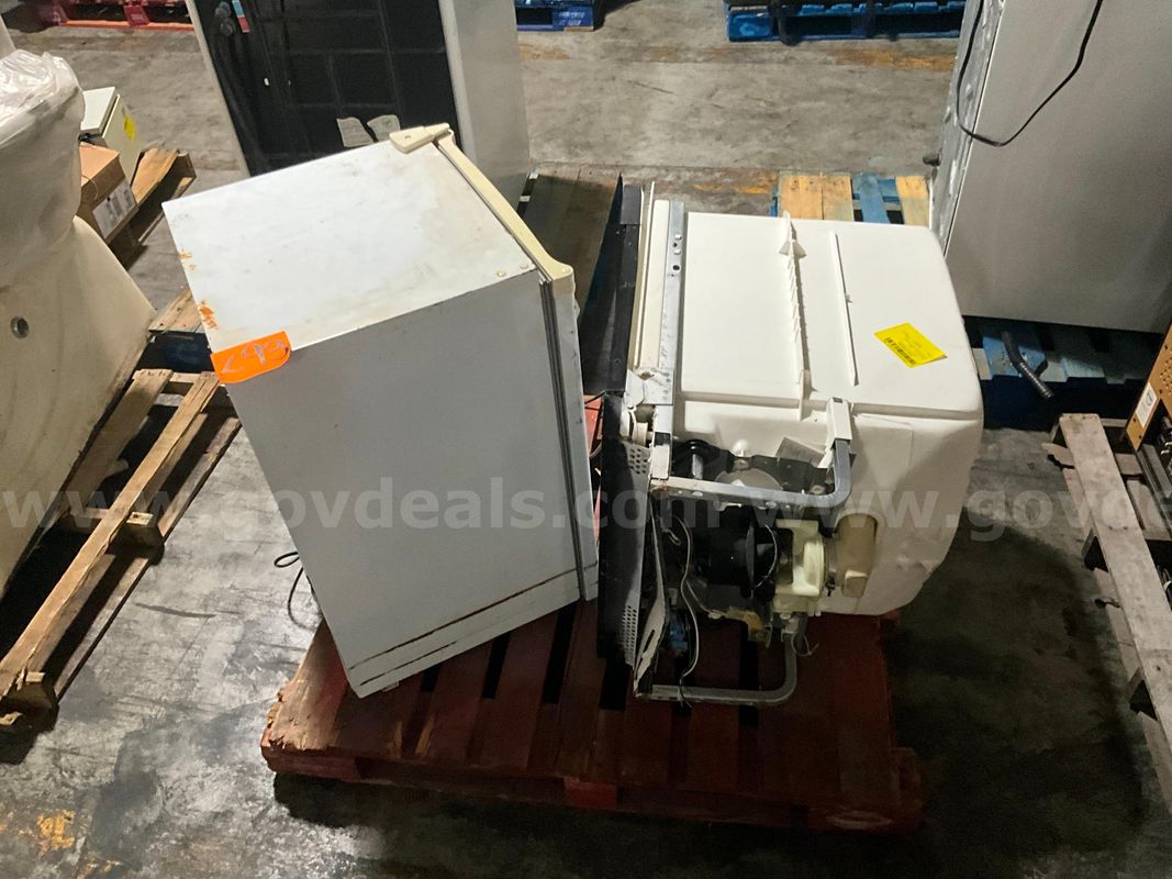 Kitchen Equipment (2 pcs)
