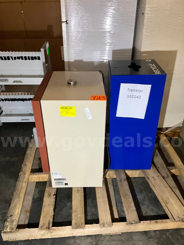 Lab Equipment (2 pcs)