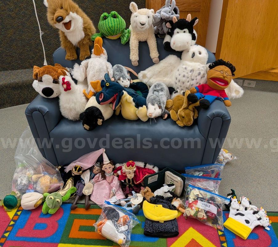 Puppets - approx 31 items