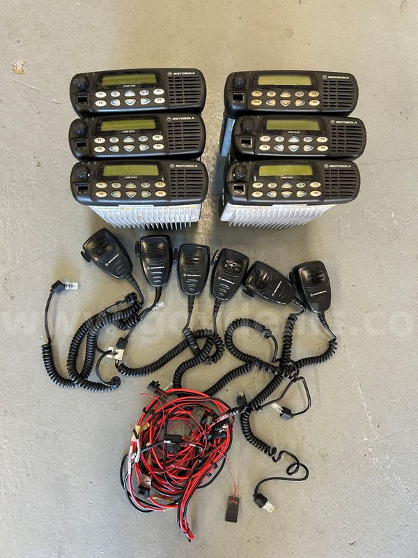 MOTOROLA CDM 1550 TWO-WAY RADIOS (6 RADIOS W/MICS)
