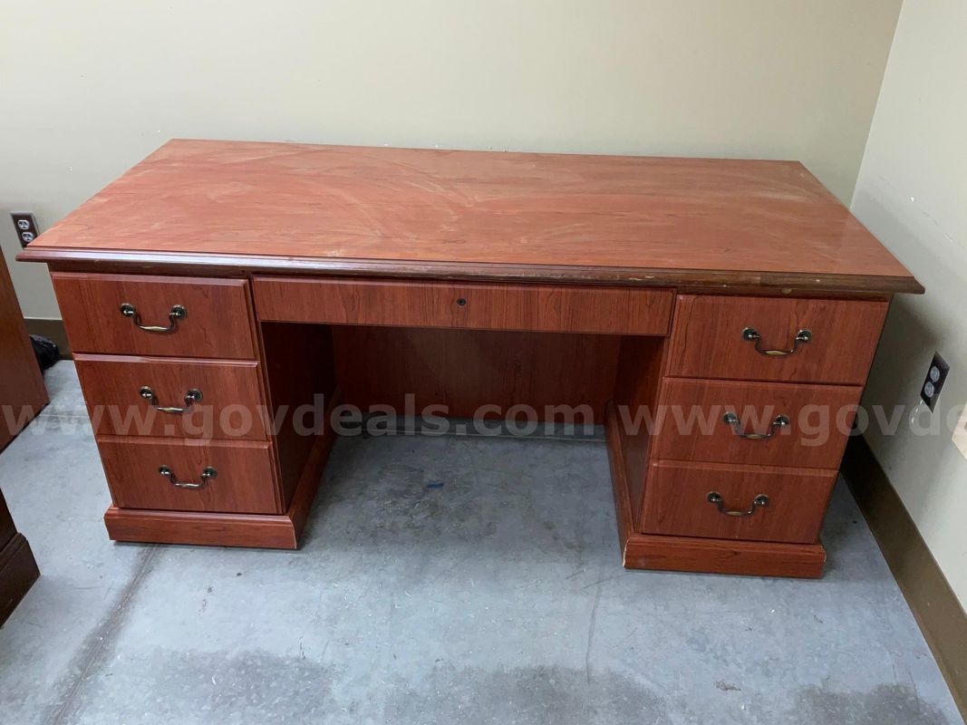 Miscellaneous Office Furniture *PIM Showroom/Dock*