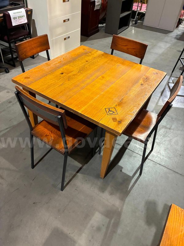 Table & Chairs