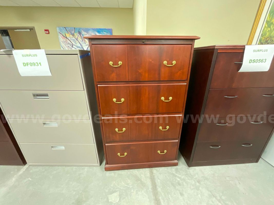 Miscellaneous Office Furniture *PIM Showroom/Dock*