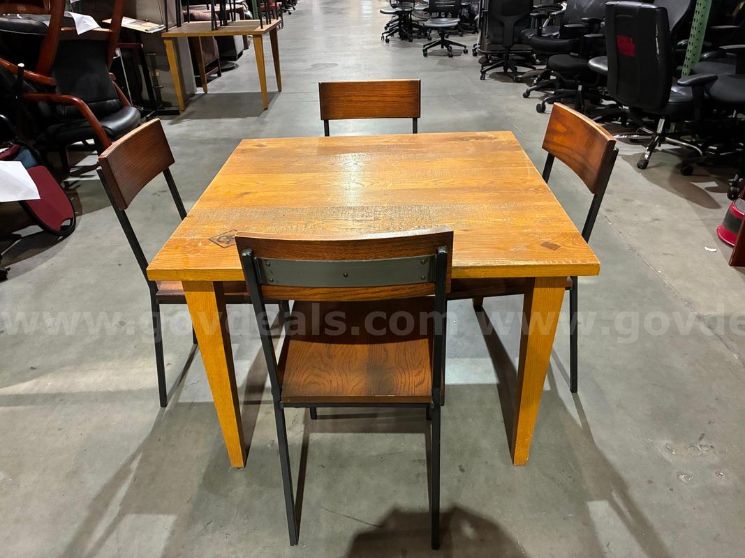 Table & Chairs