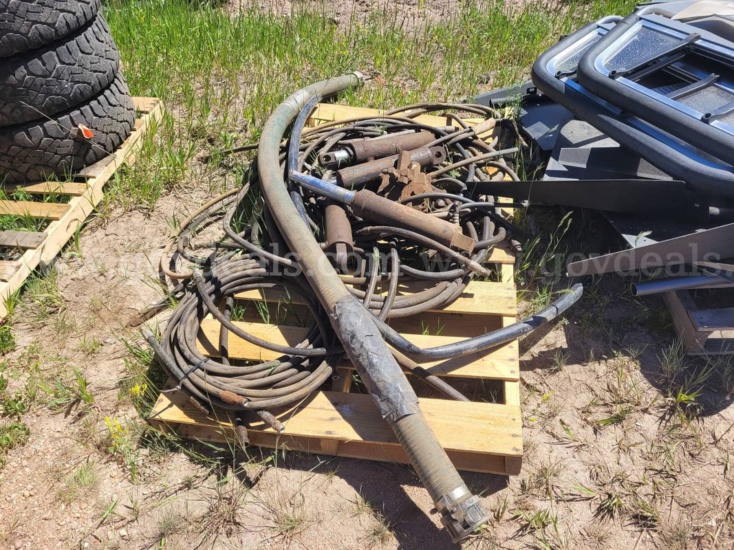 Hydraulic Hoses, Hydraulic Cylinders & Assorted Hydraulic Components (Lot)