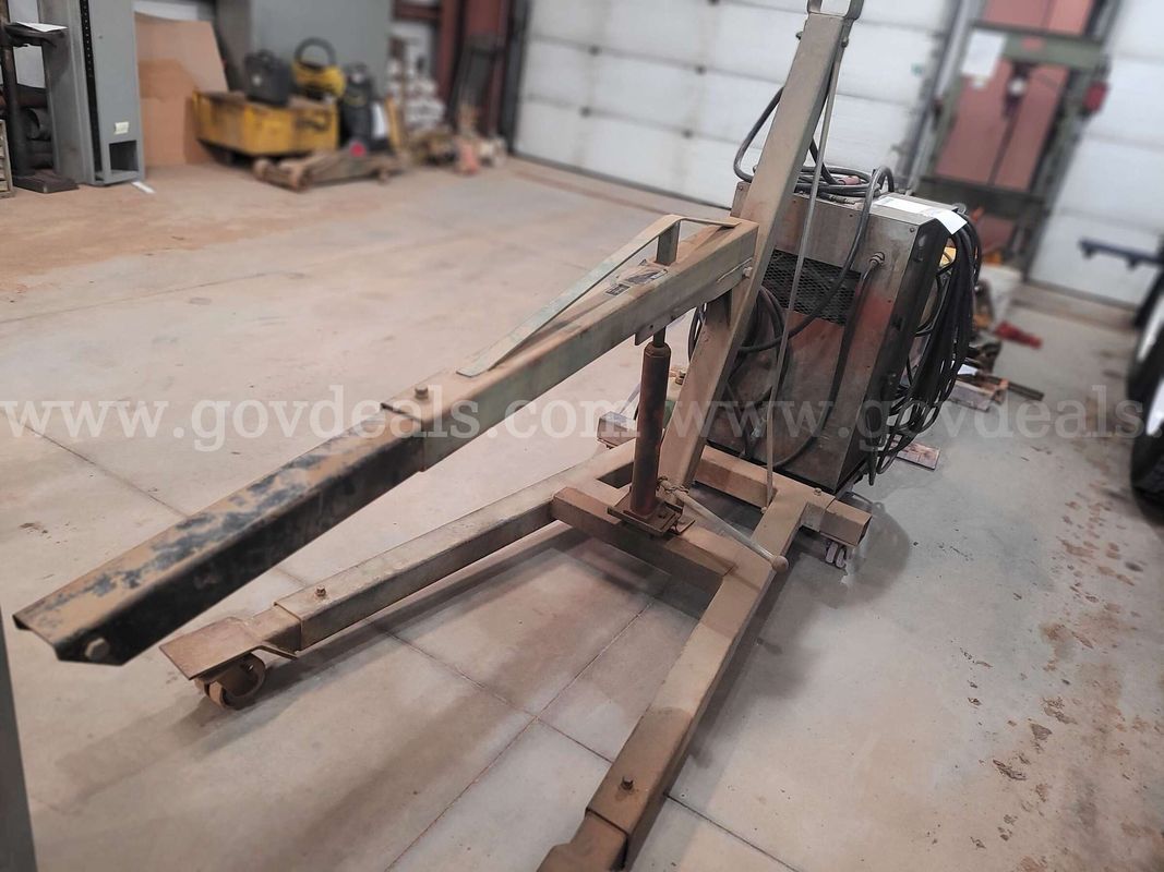 Carolina Tool & Equipment CMH-1100 Engine Hoist - 2,000 lb Capacity
