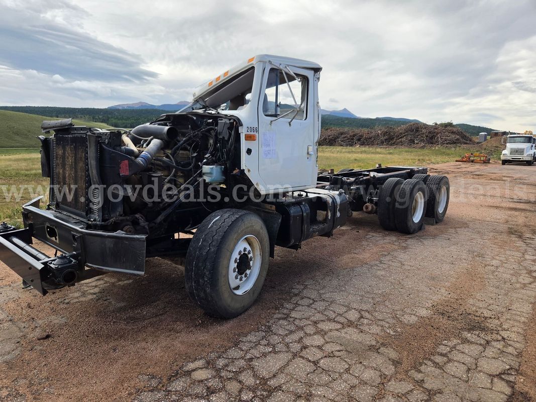 2002 International 2674