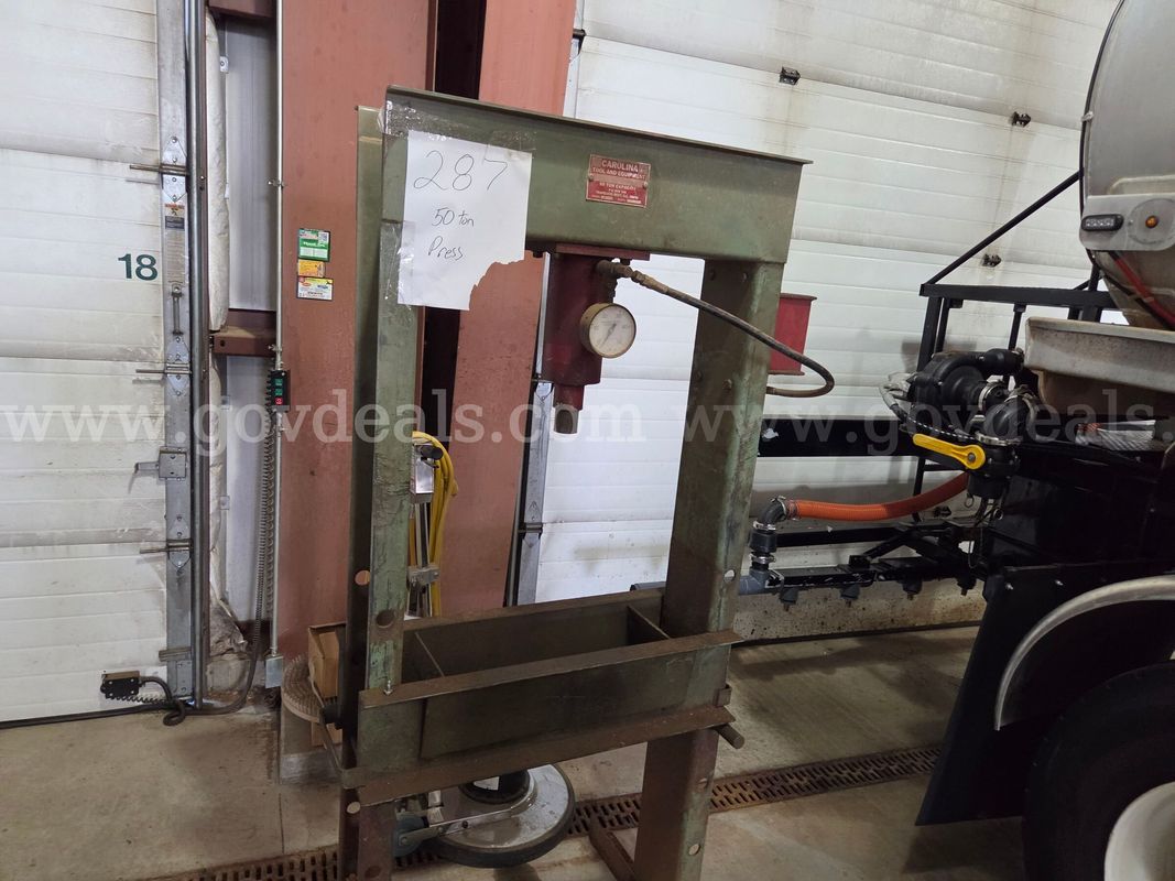 CAROLINA TOOLS 50 TON PRESSURE 7FT TALL